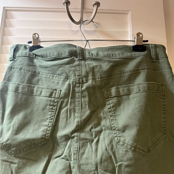 Old Navy High Waisted Crop Chino Wide-Leg Pants - Picture 6 of 6